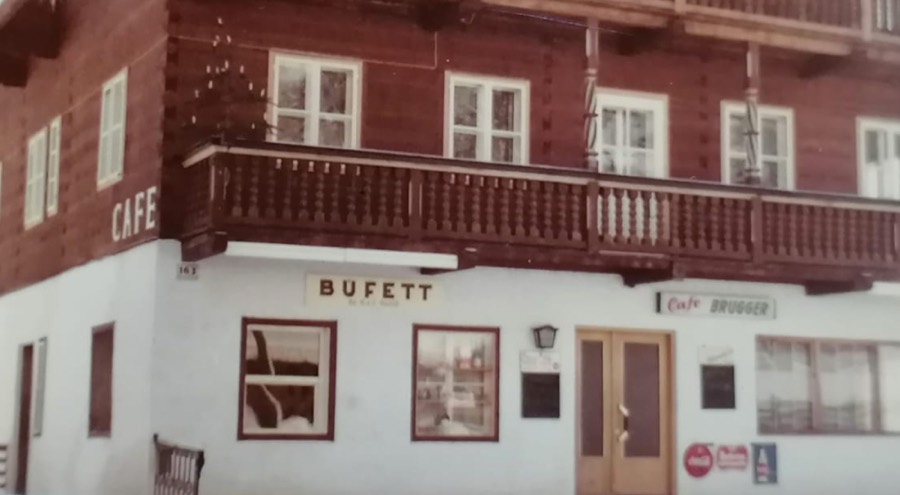 Historische Aufnahme — Café Brugger Büfett