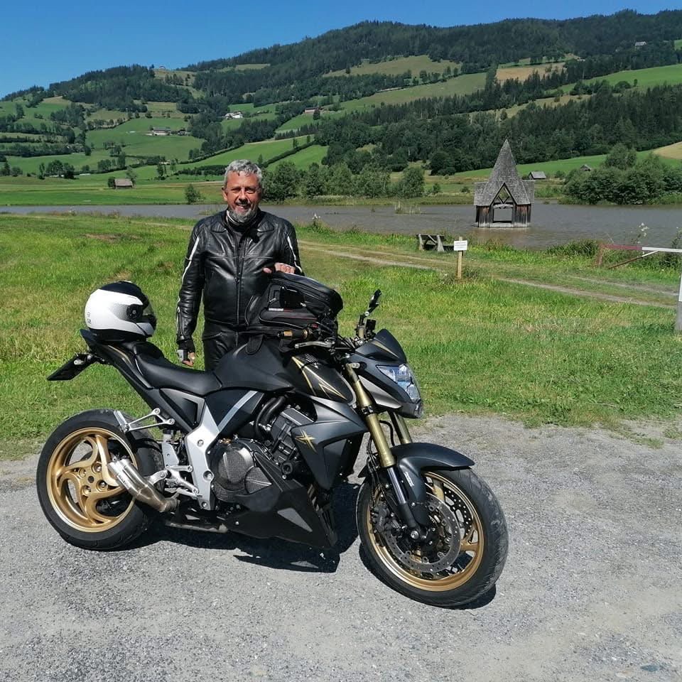 Sieghard Niedrist mit seinem Motorrad